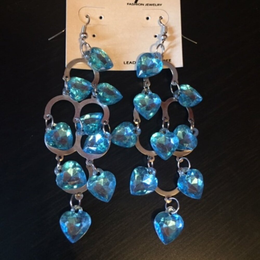 Earrings with sparkling stones